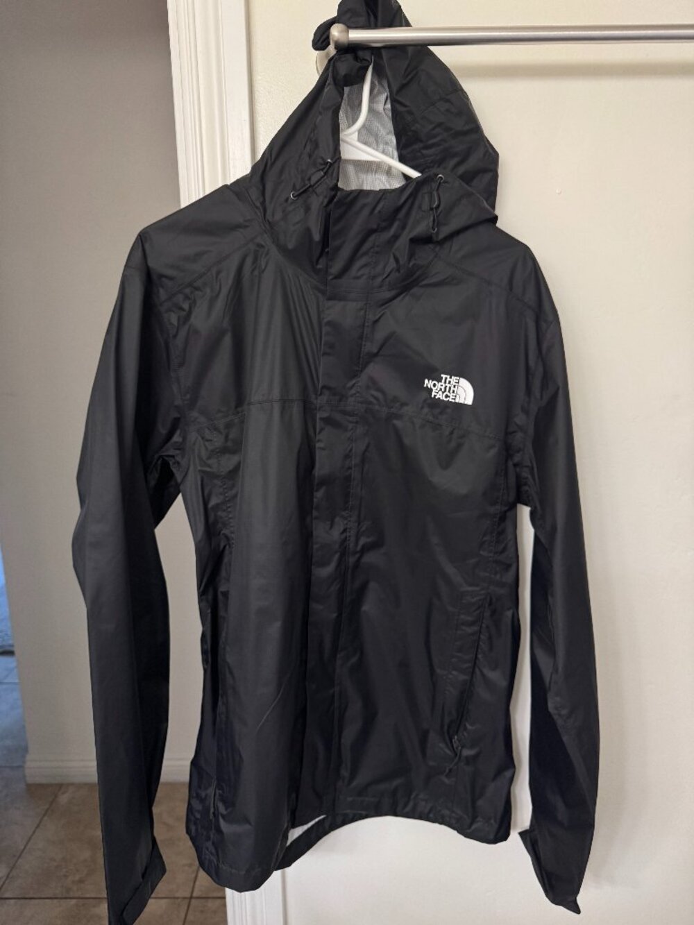 Men's North Face Venture 2 Windbreaker Jacket, M, TNF Black. Hooded.